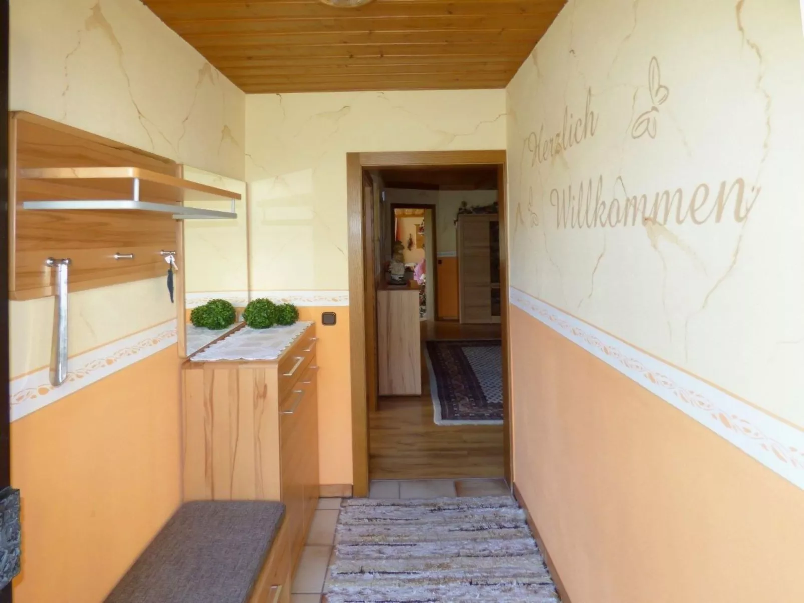 Komfortable Ferienwohnung mit Garten und Grill-Drinnen