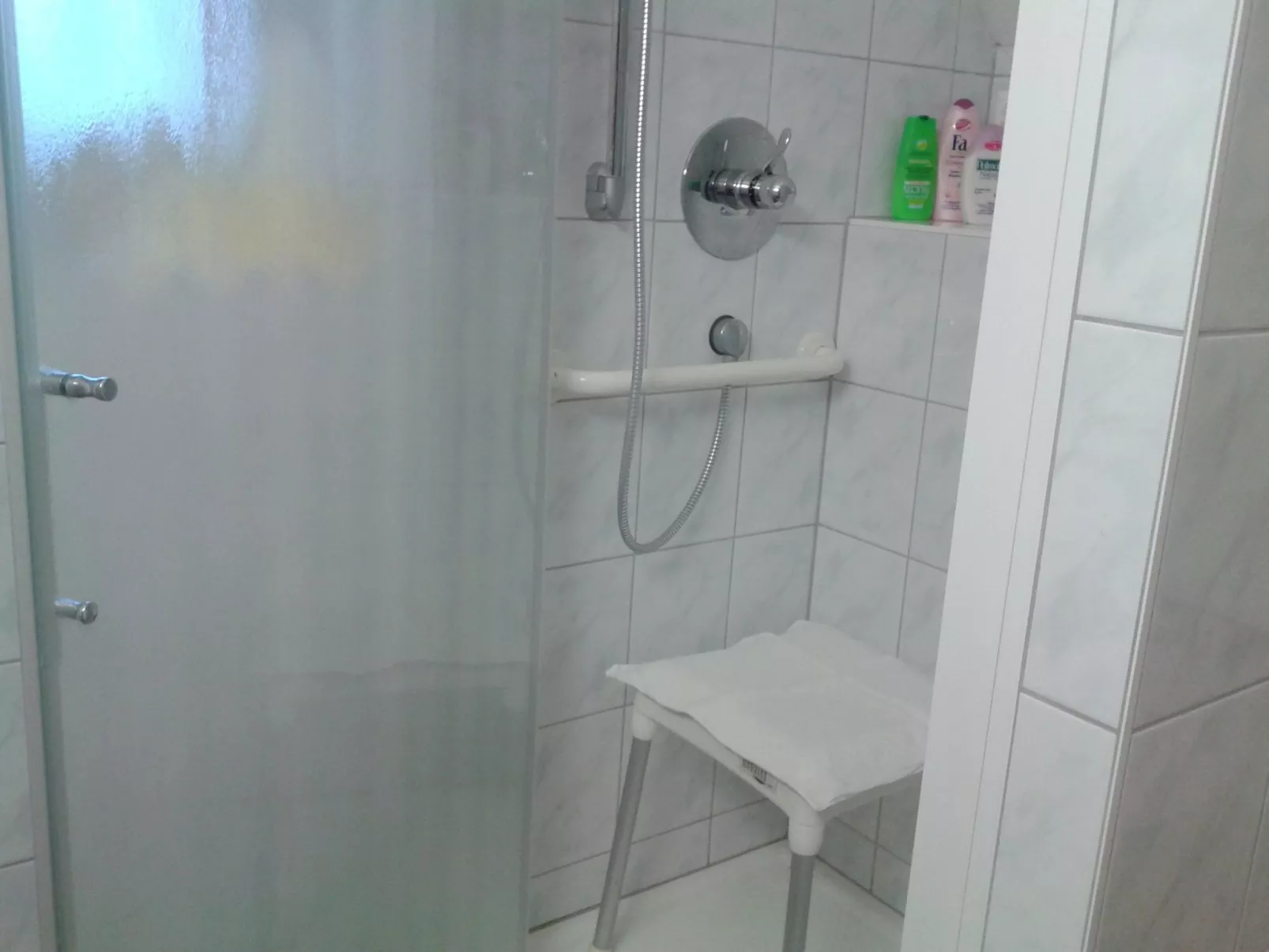 Mit Gemeinschaftspool und Terrasse-Image-tags.info