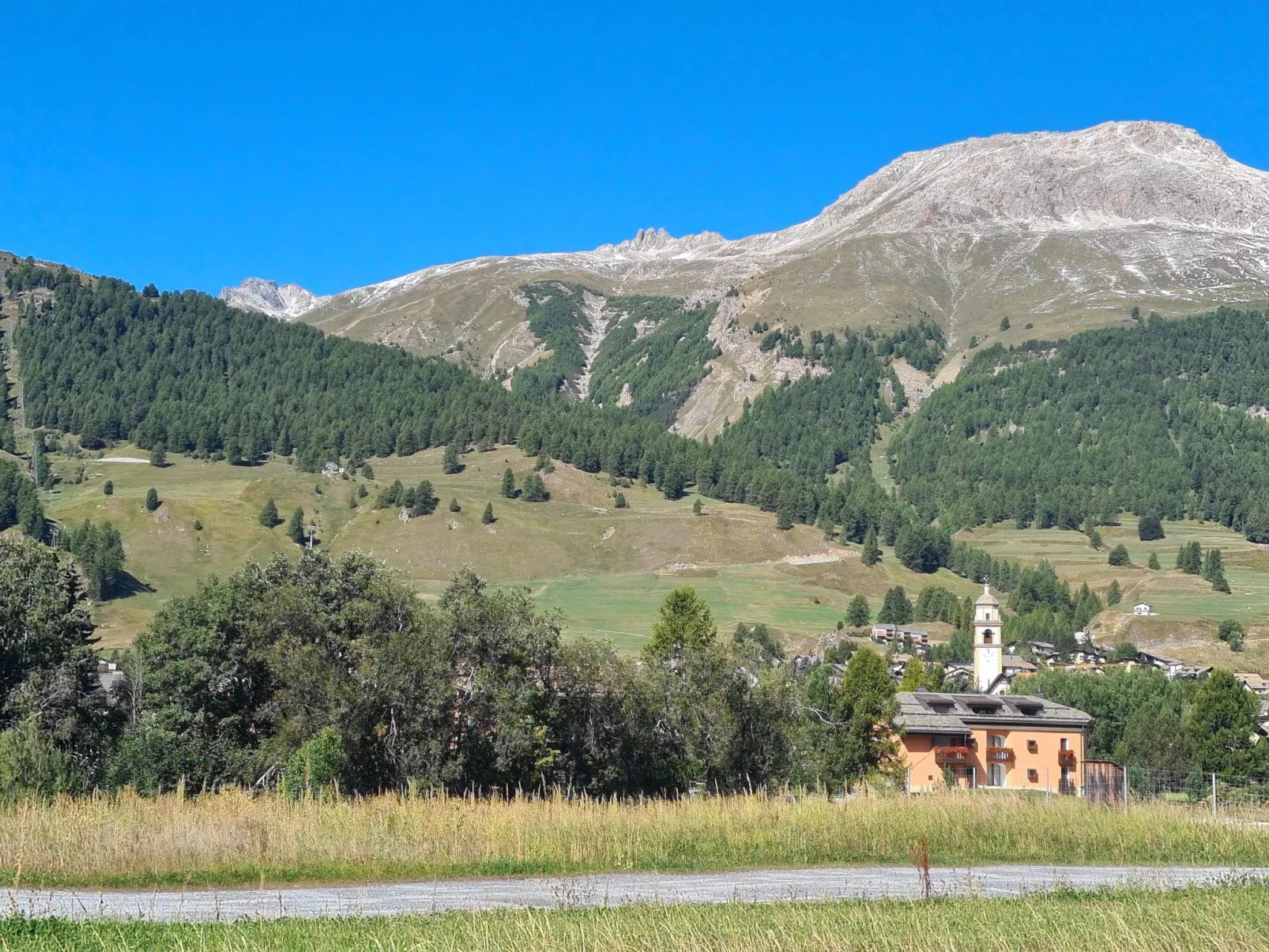 Chesa Betschla-Outside