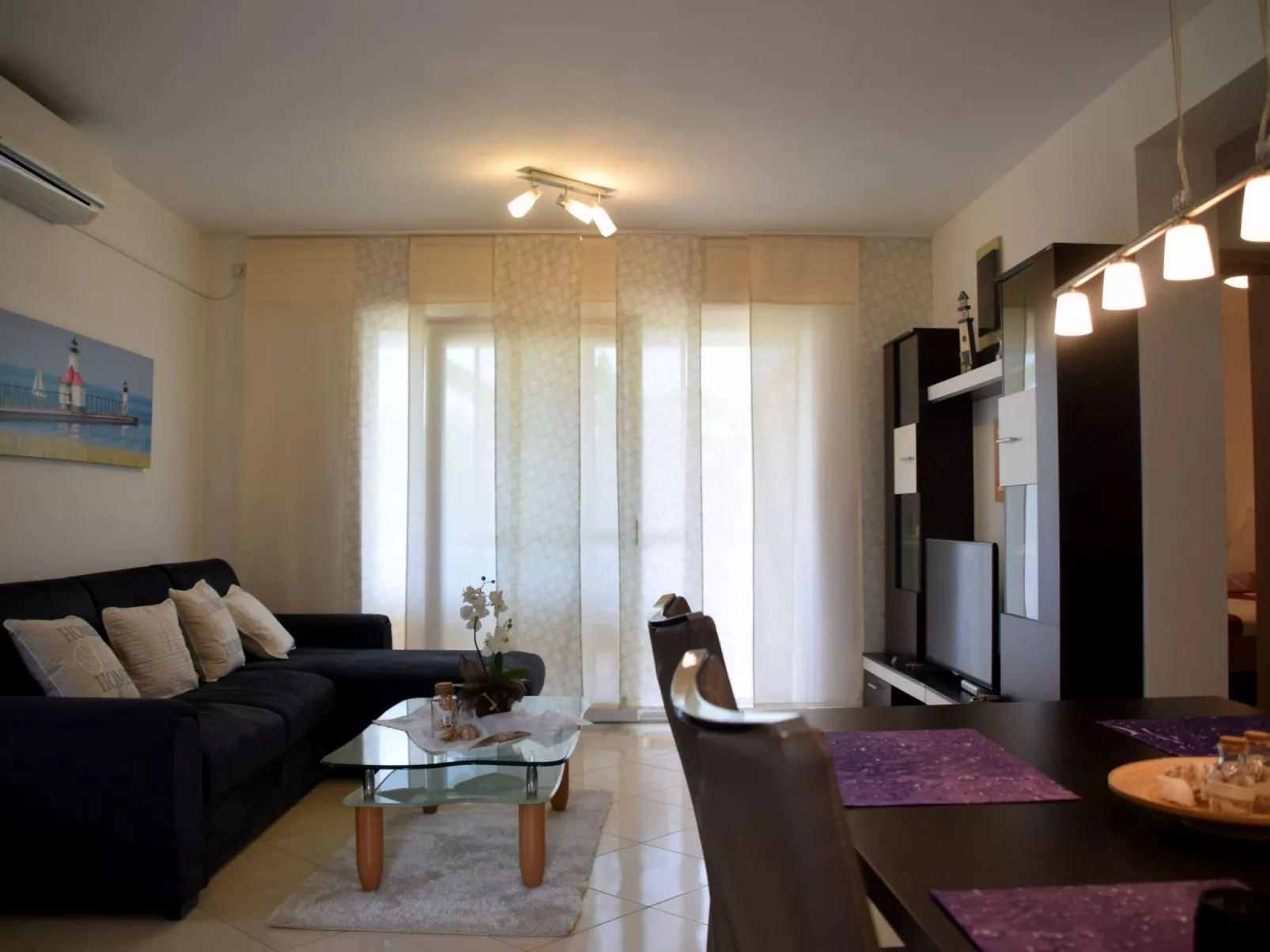 Modernes Ferienhaus in Dobropoljana mit Terrasse, Garten und Grill-Inside