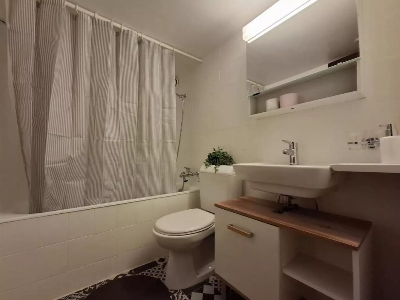 Apartment plus Pool-Drinnen