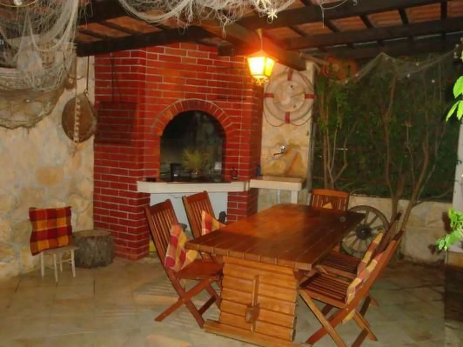 Mit Garten, Grill und Terrasse-Draußen