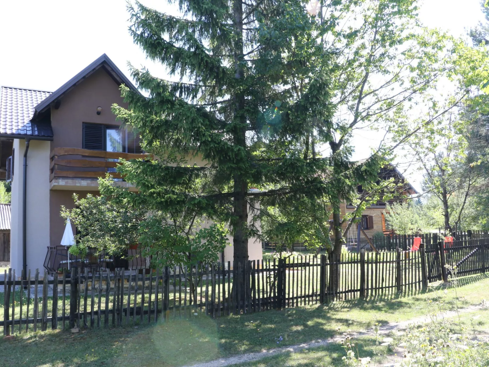 Mit Garten, Grill und Terrasse-Outside