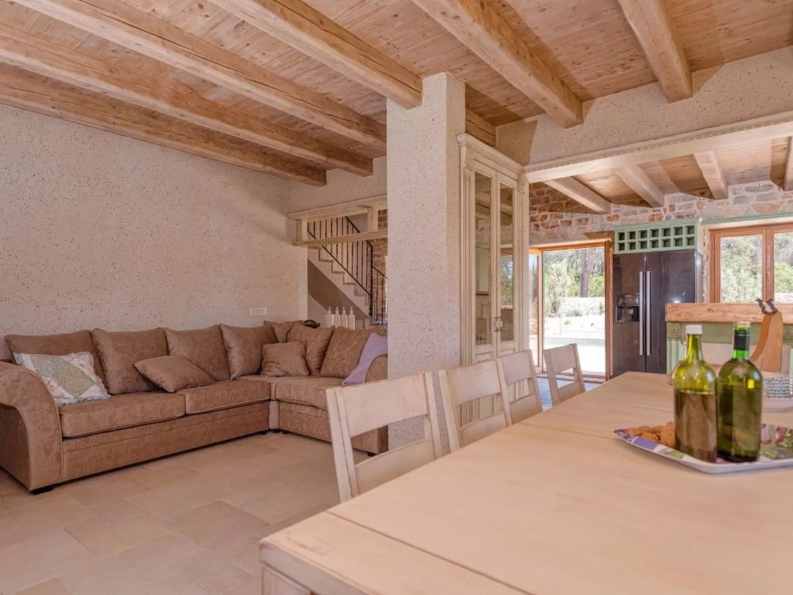 Villa Aristea bestehend aus drei Häusern-Drinnen