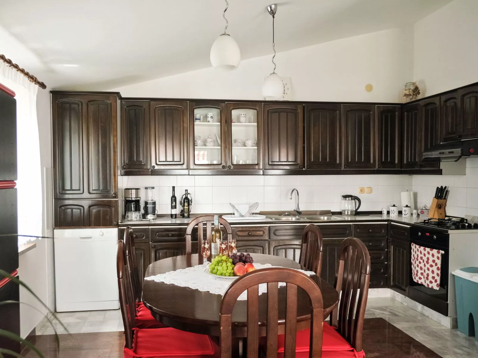 Große Ferienwohnung in Duće mit Privatem Balkon und Meerblick-Inside