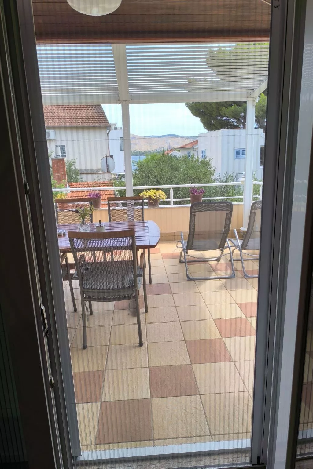 Für 3 Personen  + 1 Kind ca. 68 m&sup2; in Žaboric, Dalmatien (Gespanschaft Sib-Outside