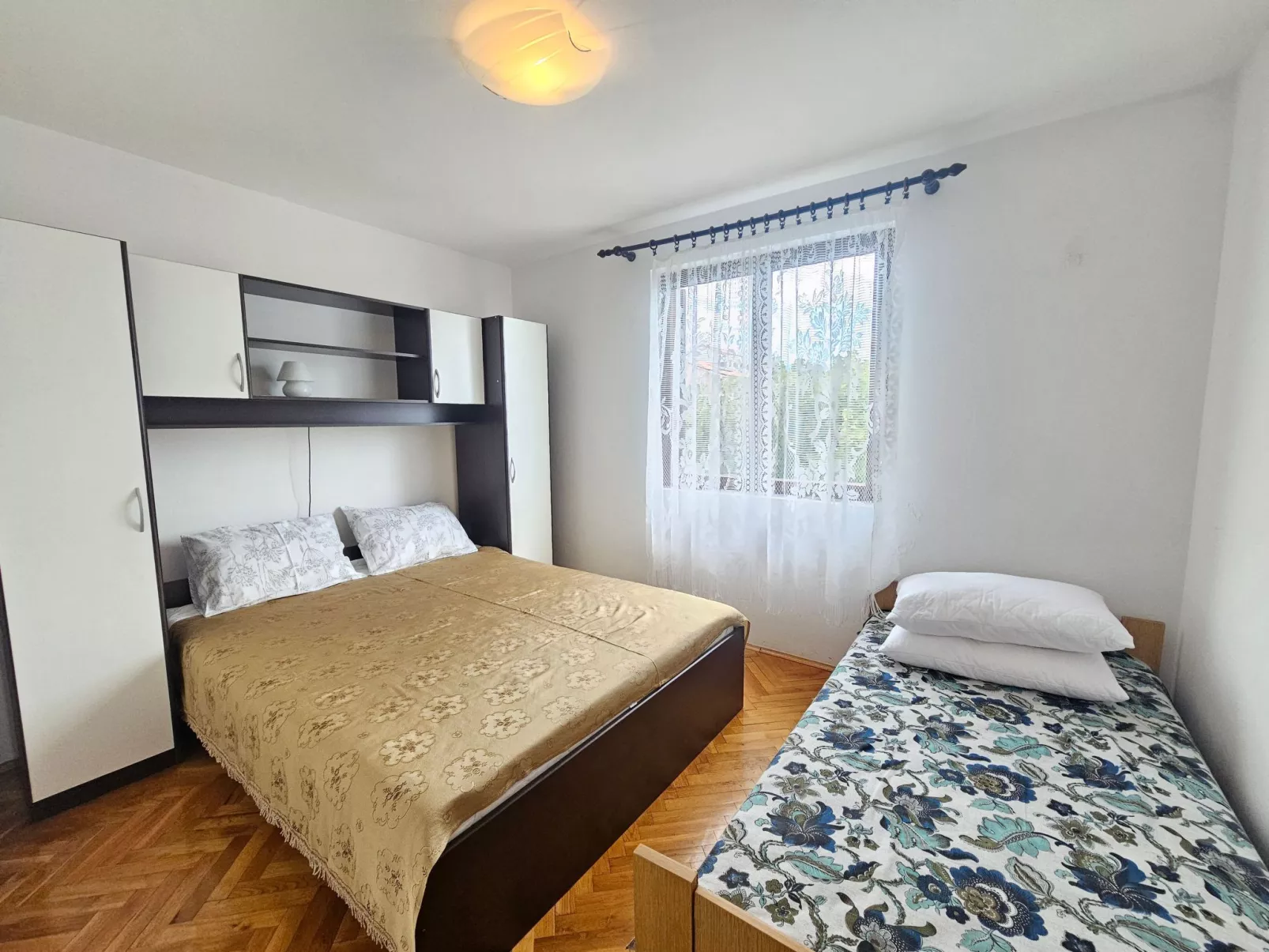 Wohnung mit Balkon mit Meerblick-Drinnen