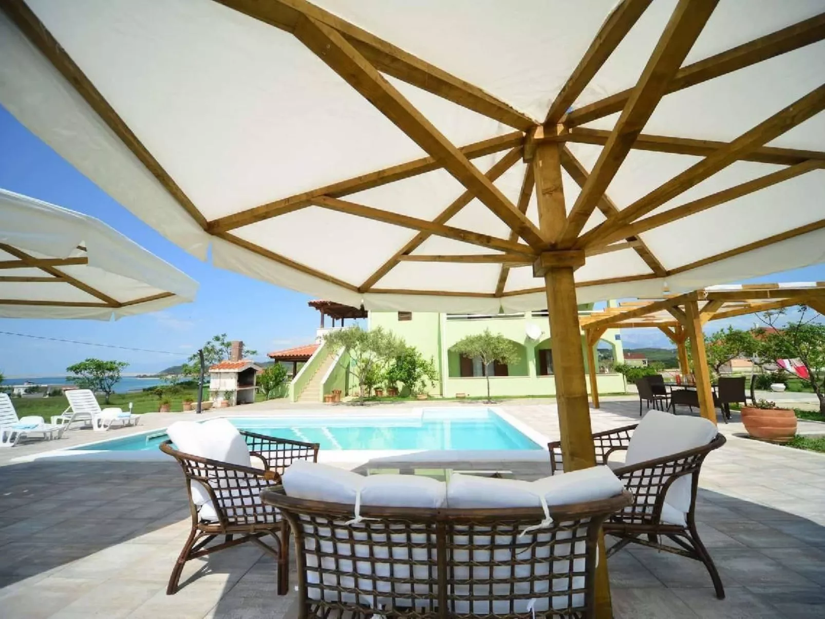 Wohnung mit Whirlpool-Draußen