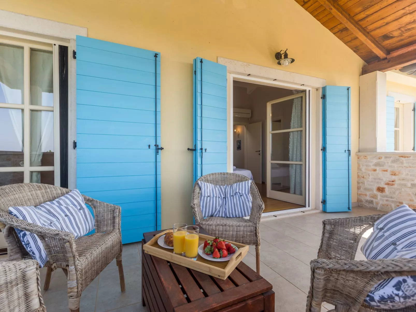 Villa mit Pool, Garten und Sommerküche-Inside