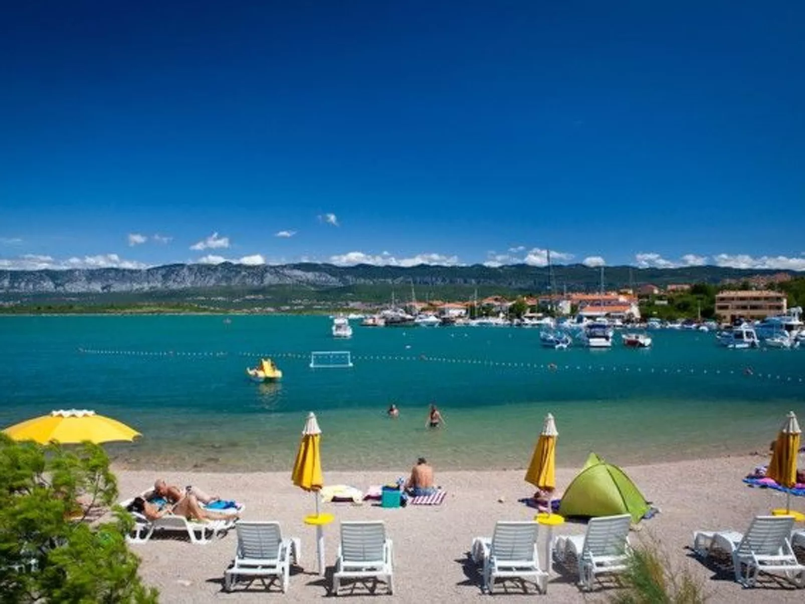 Große Wohnung in Klimno mit Möbliertem Balkon-Dehors