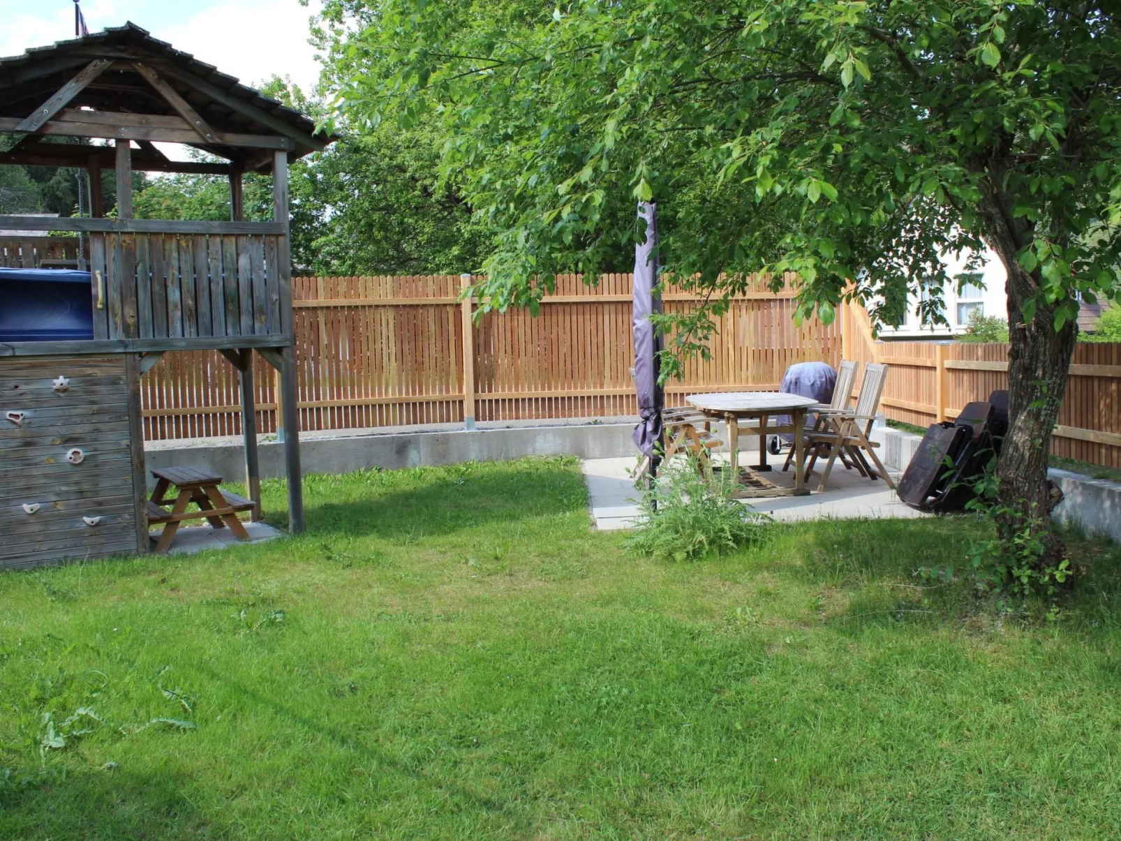 Haus Maria Hochschwarzwald, Garten umzäunt, Wald-Outside