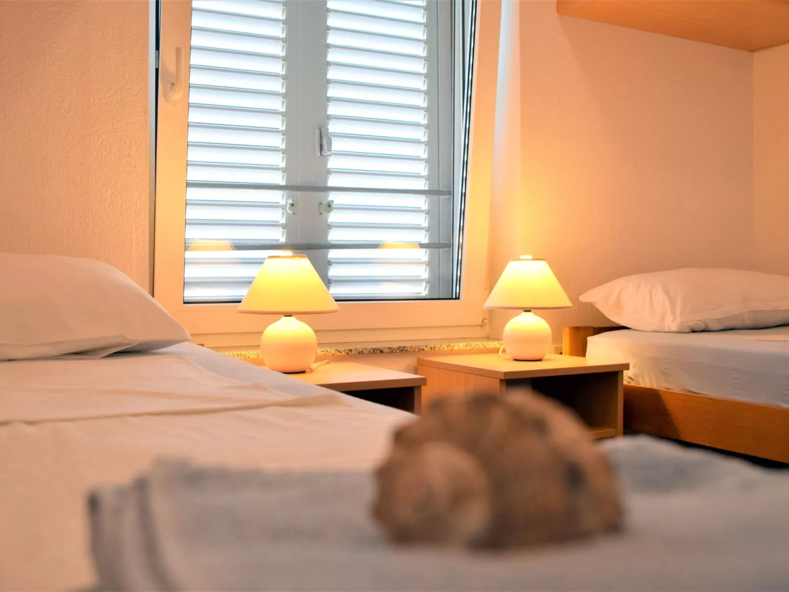 Für vier Personen mit Balkon im ersten Obergeschoss gelegen-Inside