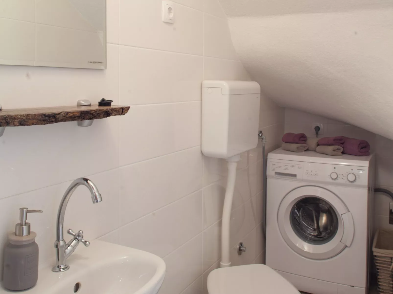 Charmantes Steinhaus mit Pool und Meerblick-Drinnen