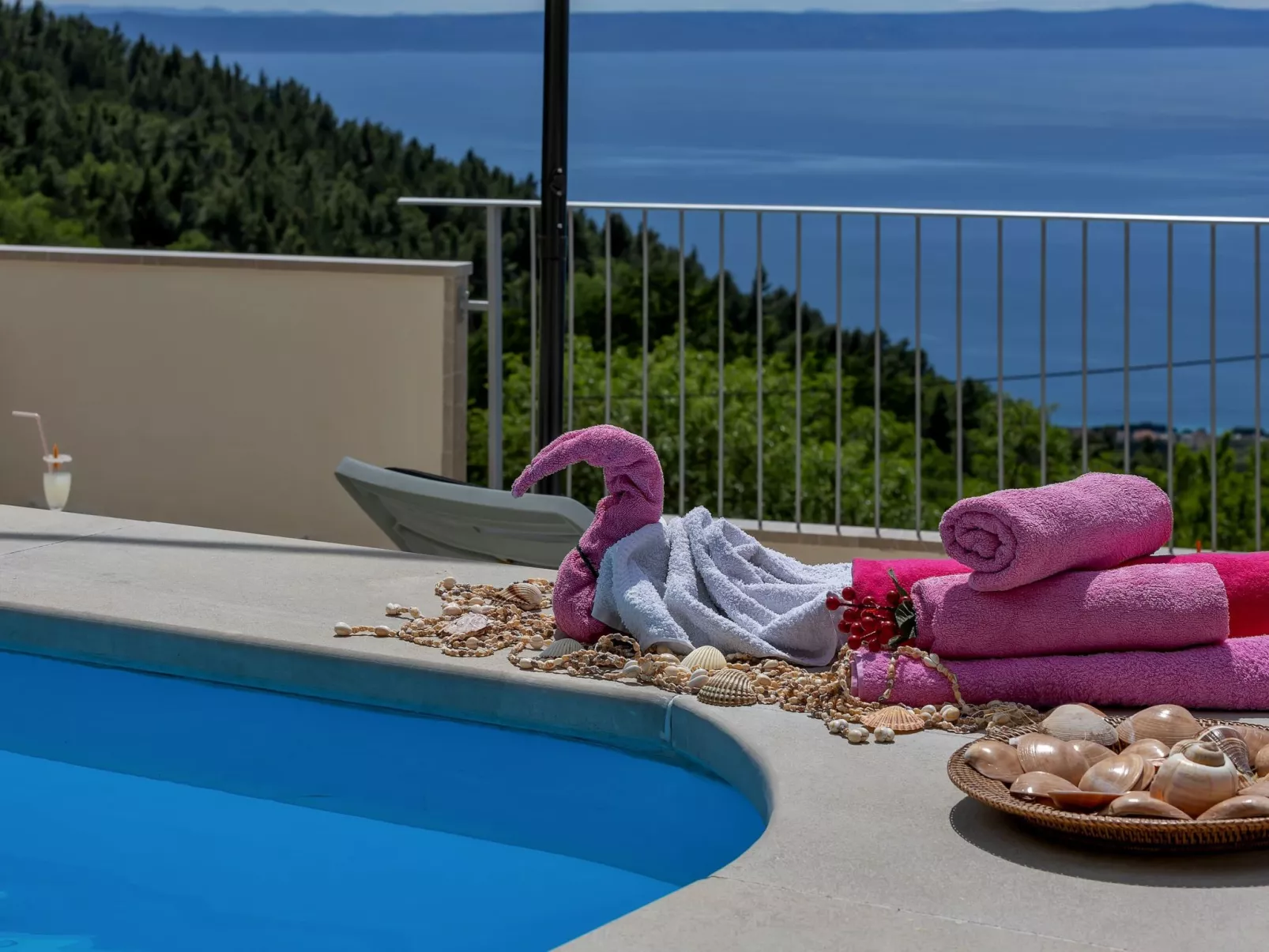 Marta Bast-Image-tags.info