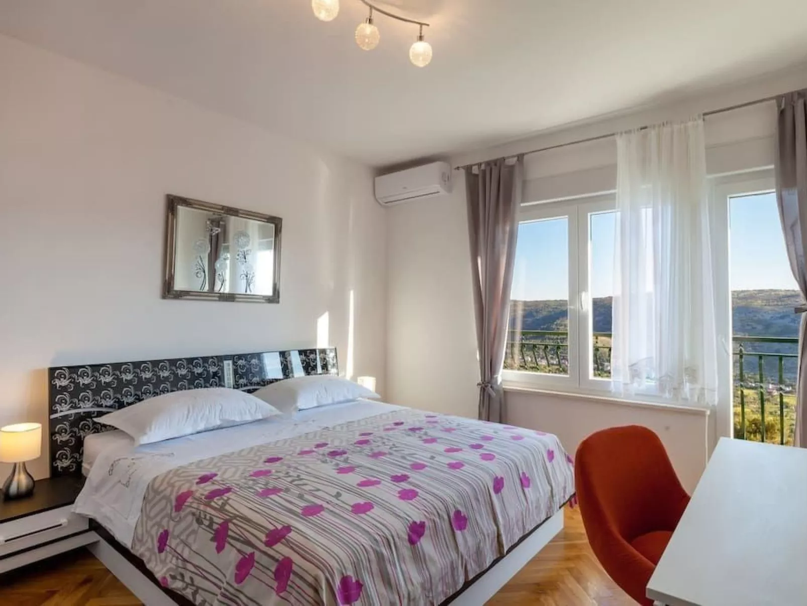 Privatwohnung mit Jacuzzi und Schwimmbad-Drinnen