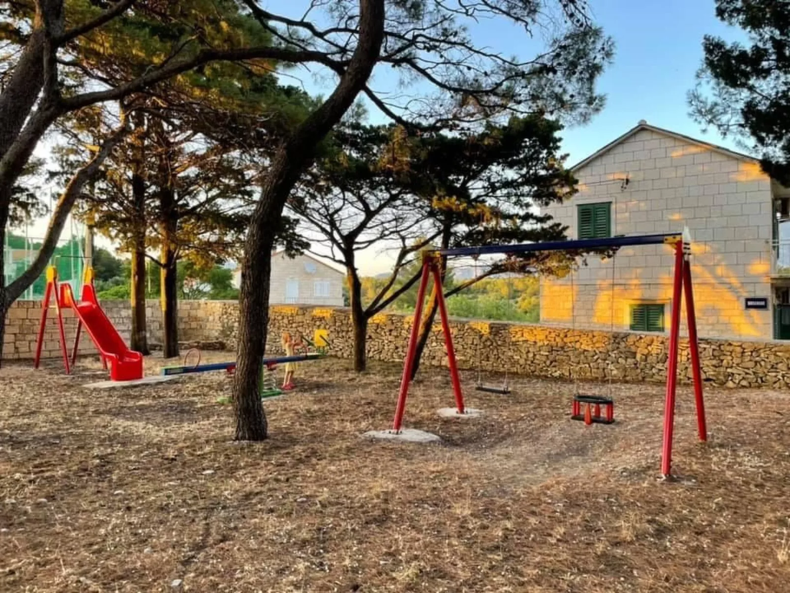 Hütte "Moj mir" mit Blick auf das Wasser-Dehors