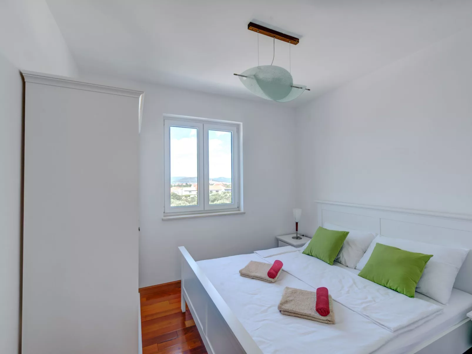 Wohnung für 4 Personen mit Pool und Jacuzzi-Drinnen