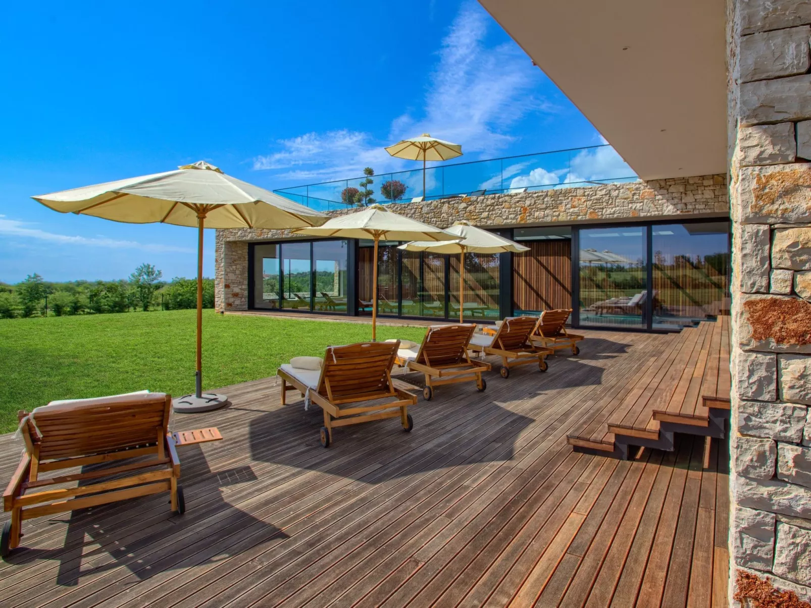 Für 6 Personen und 4 Kinder in Porec-Jurici, Istrien (Westküste von Istrien)-Outside