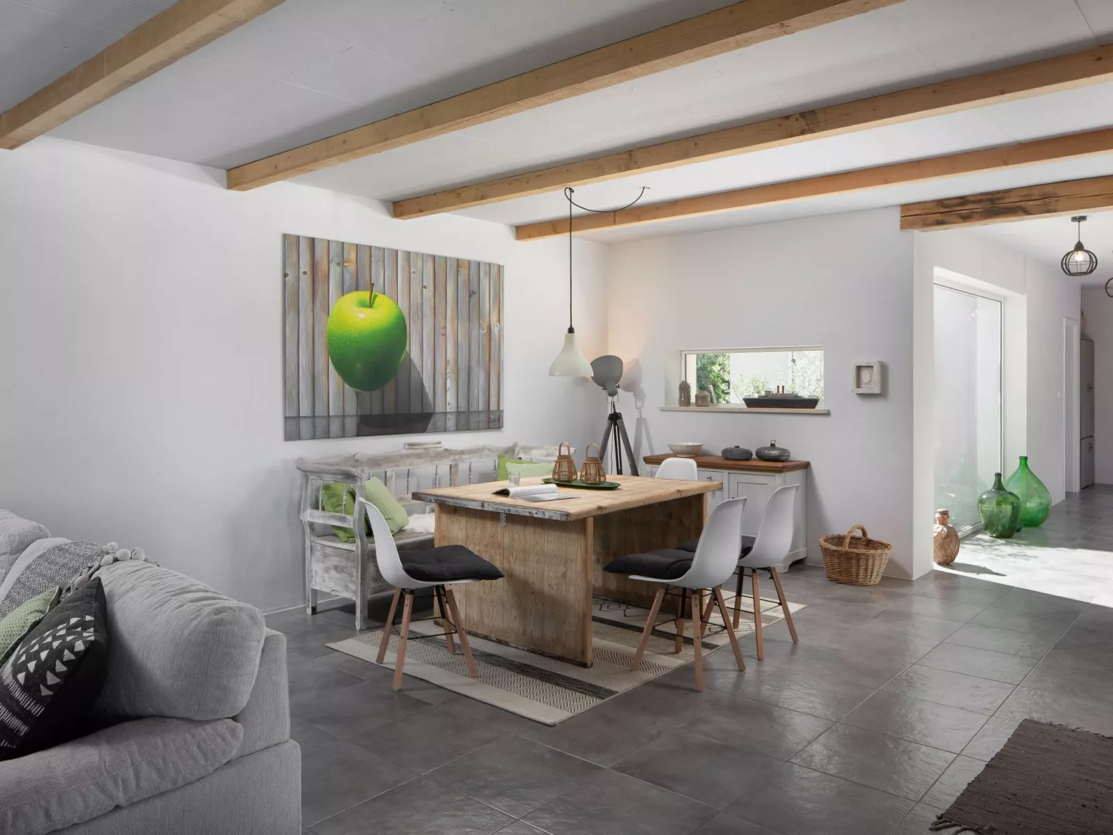 Mit eigenem Pool-Drinnen