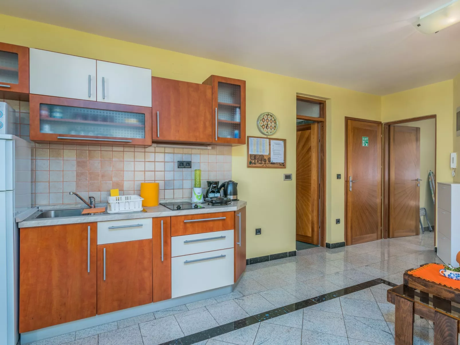 Mit Klimaanlage und Balkon-Drinnen