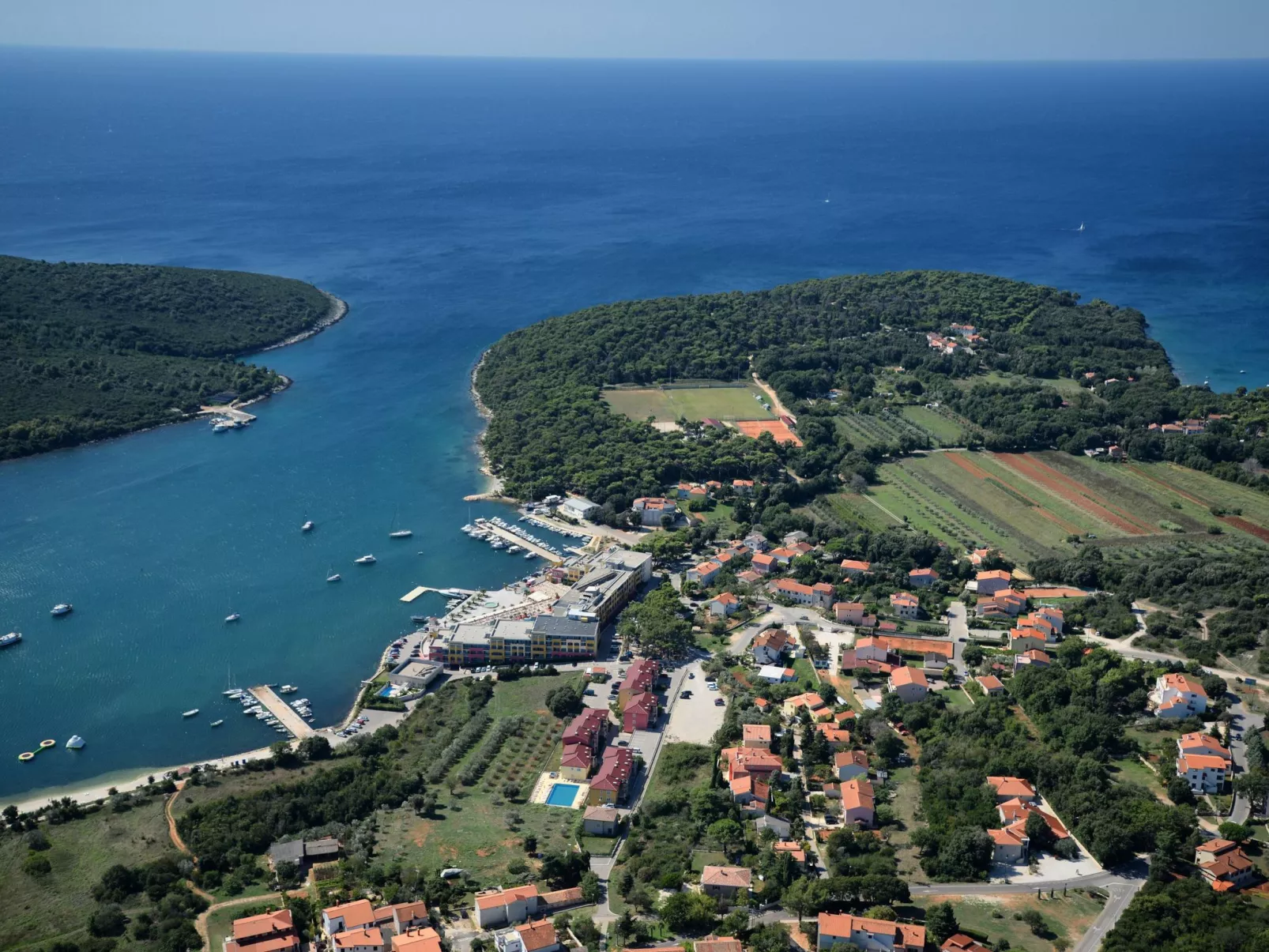 Geräumige Wohnung in der Nähe von Meer und Strand-Draußen
