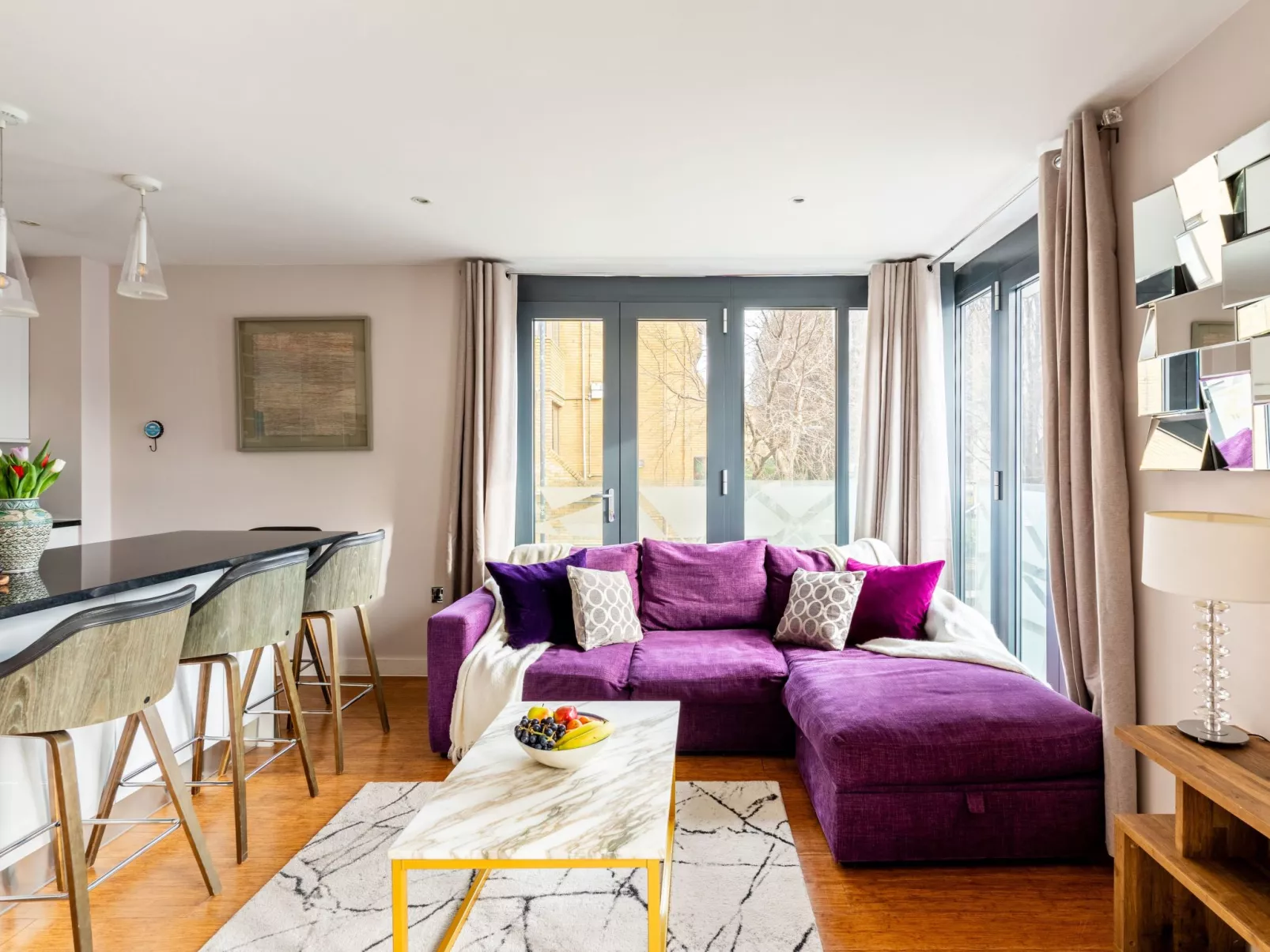 Moderne und stilvolle Wohnung mit eigenem Bad in der Nähe von Notting Hill und-Inside