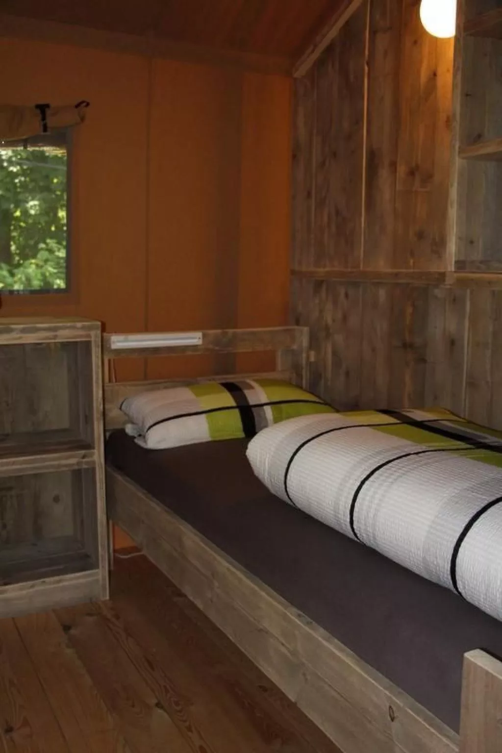 Safarizelt in Hohenlychen mit Garten und Grill-Dedans