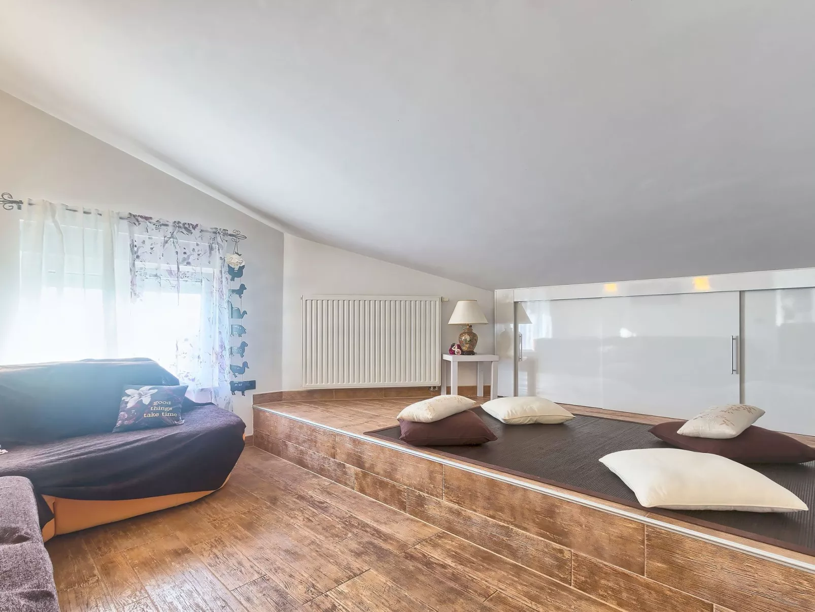 Geräumige Ferienwohnung für vier Personen mit Balkon und Meerblick-Inside