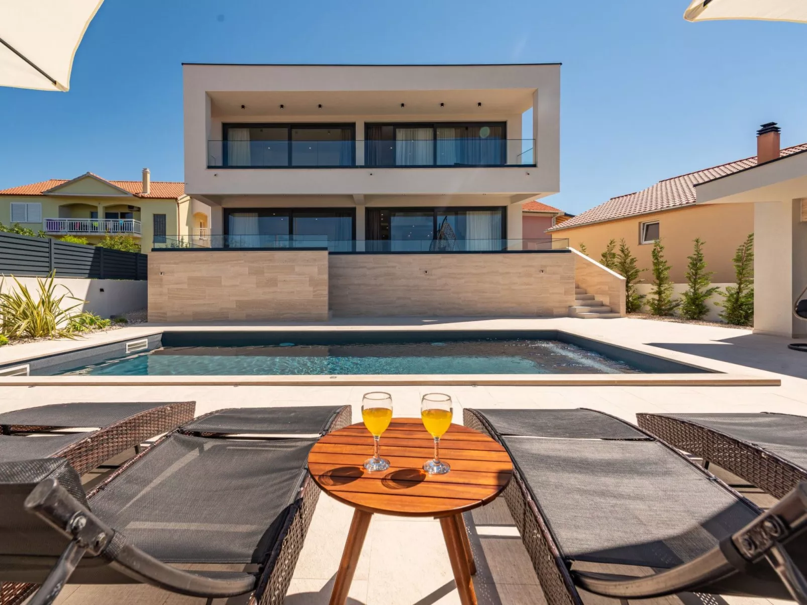 Villa Niksun-Outside