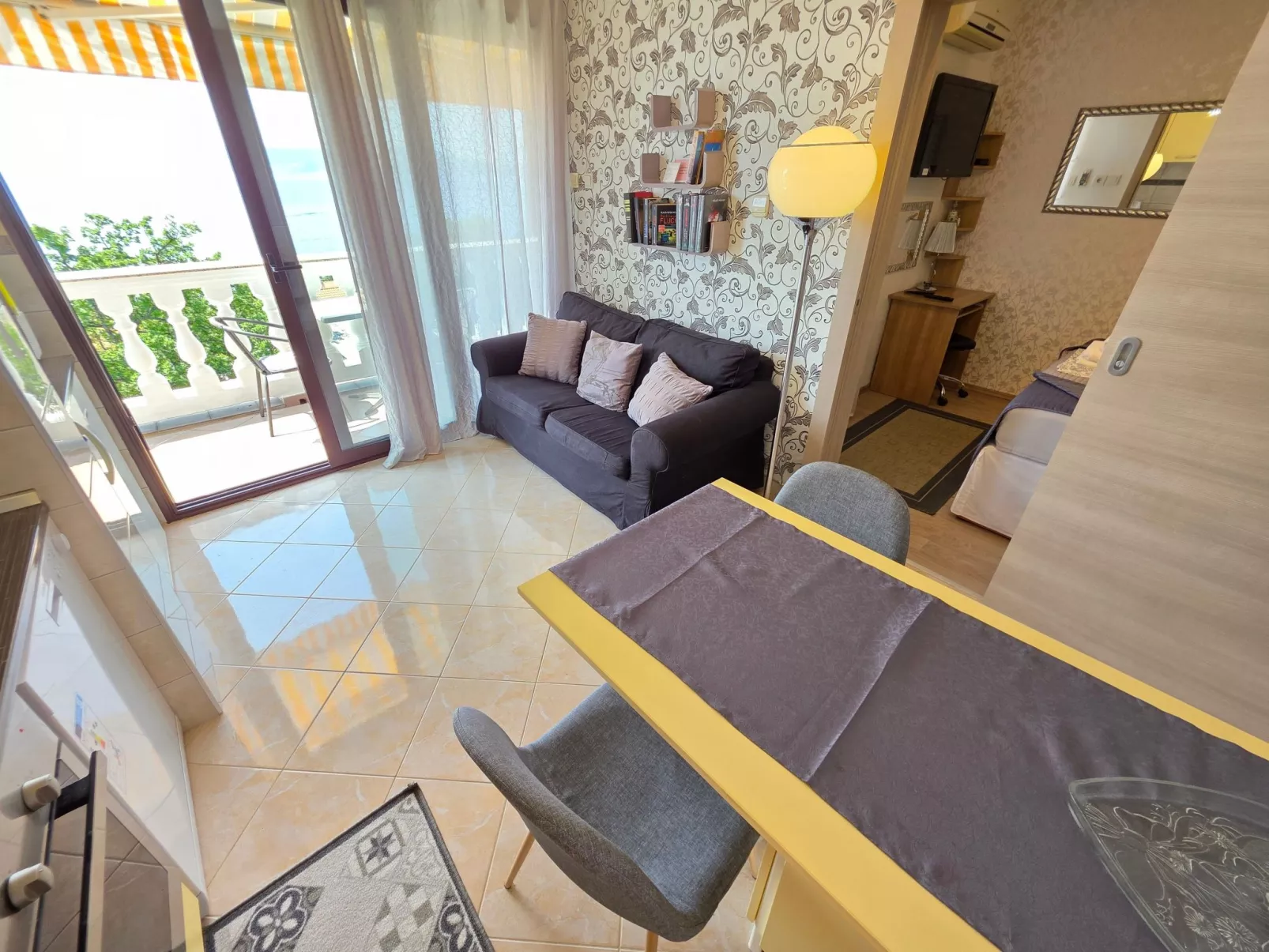 Wohnung für 2 Pers. mit Balkon-Drinnen