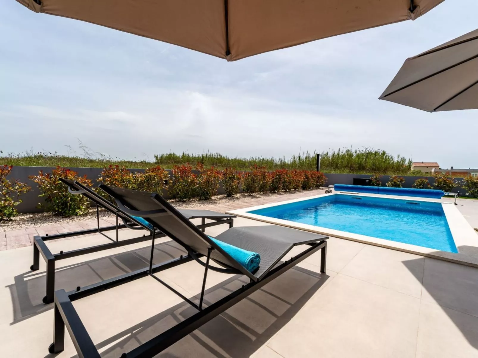 Villa mit beheiztem Pool - von TA Leut Agency-Draußen