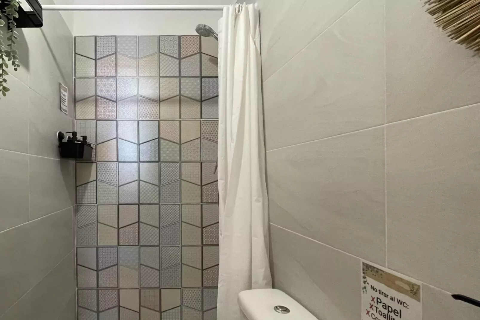 La Suerte Crisantemo-Bathroom
