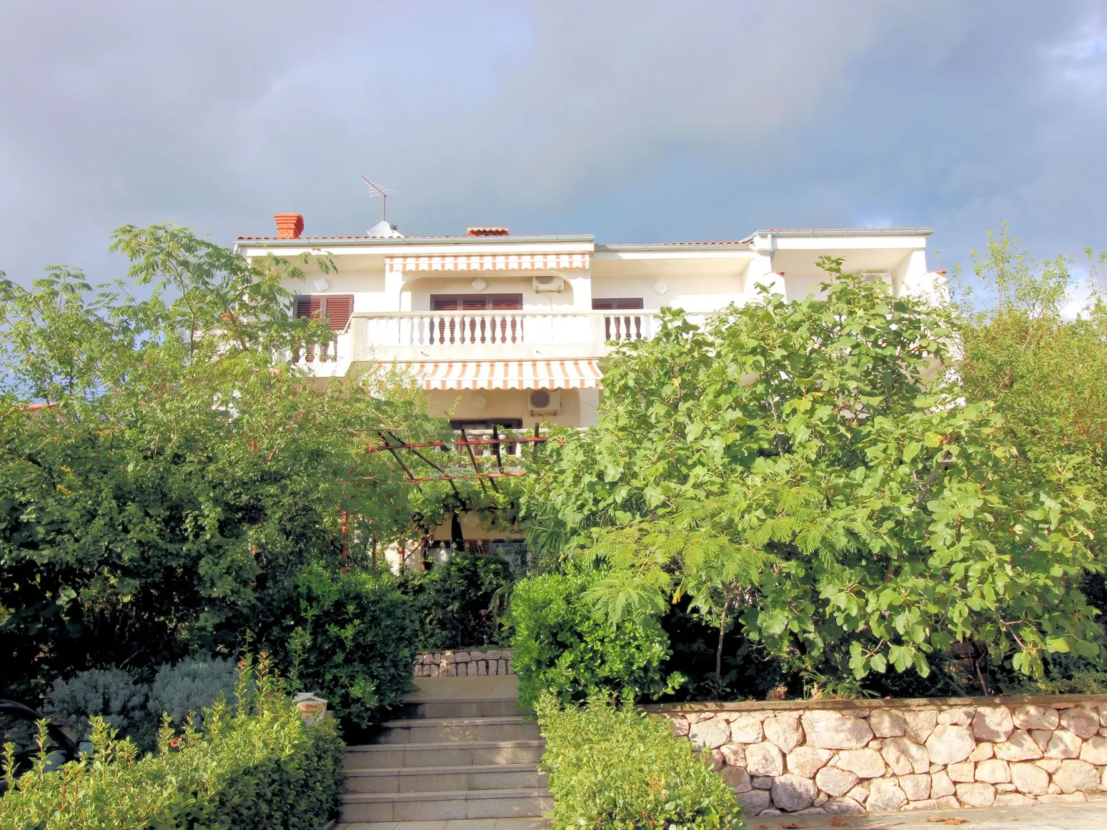 "Pljesa Jasna" mit Terrasse-Draußen