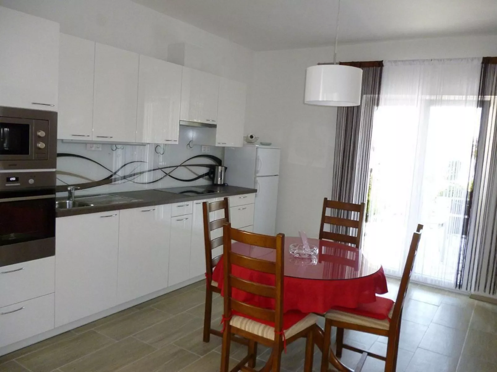 In Turanj mit Grill und Terrasse-Drinnen