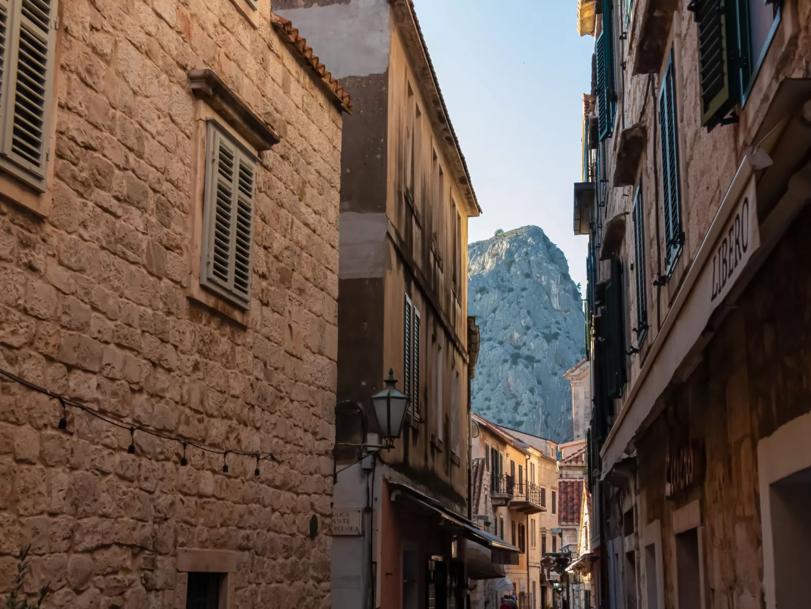 Kleine Wohnung in Omiš mit Privatem Balkon-Umgebung