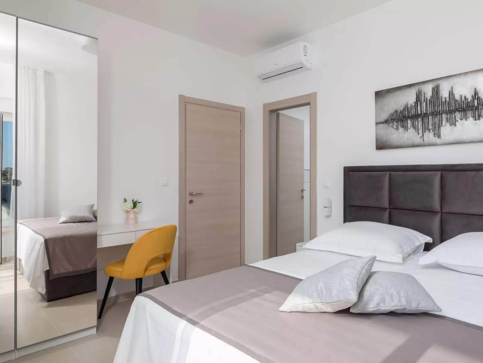 Luxuriöse Villa Dolce Vita direkt am Meer mit privatem Pool und Parkplatz-Drinnen