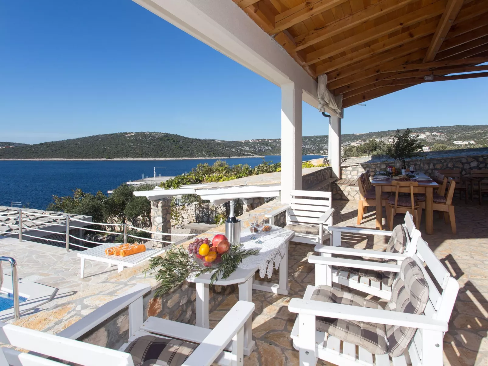 In Sevid mit Gemeinsamer Terrasse und Meerblick-Outside