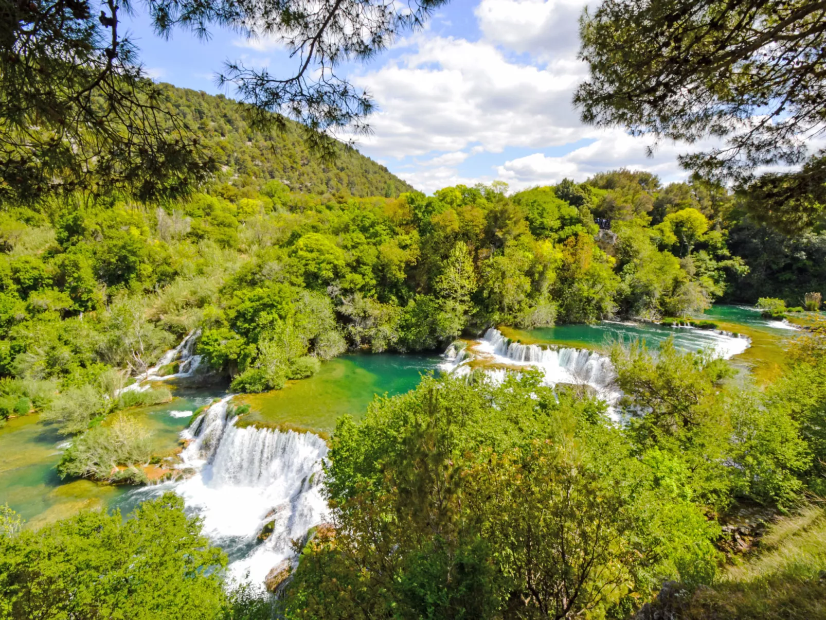 Die Höfe der Villa Ivan-Environnement