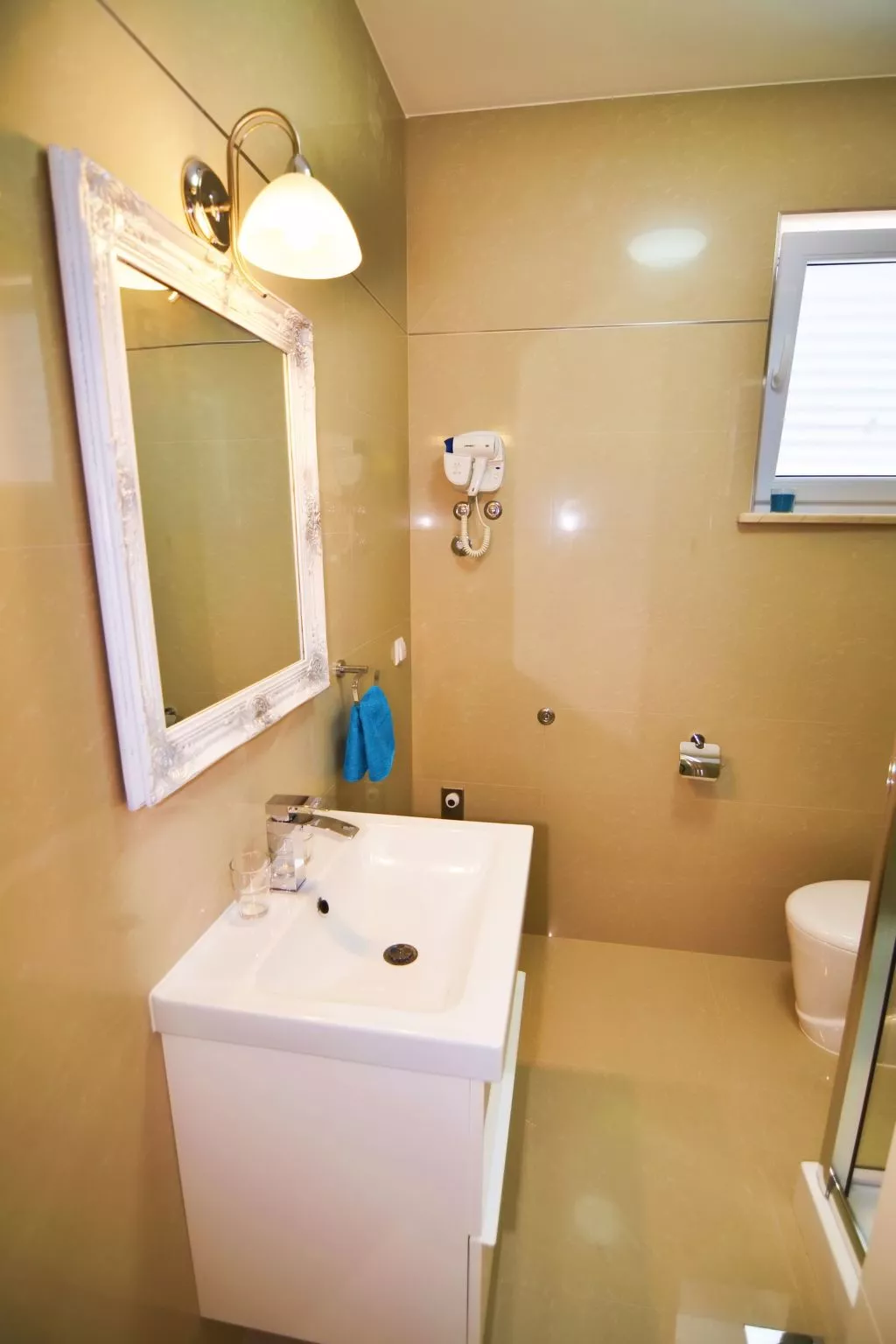 Für 4 Personen mit Pool-Drinnen