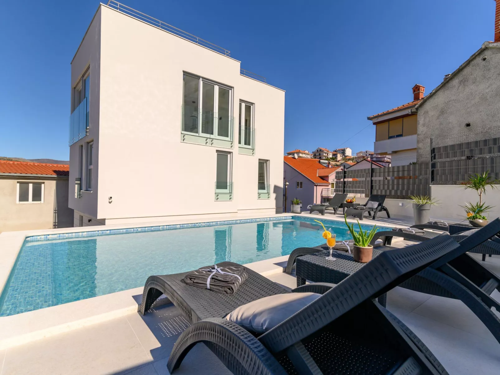 Luxuriöse Ferienvilla mit privatem Pool-Dehors