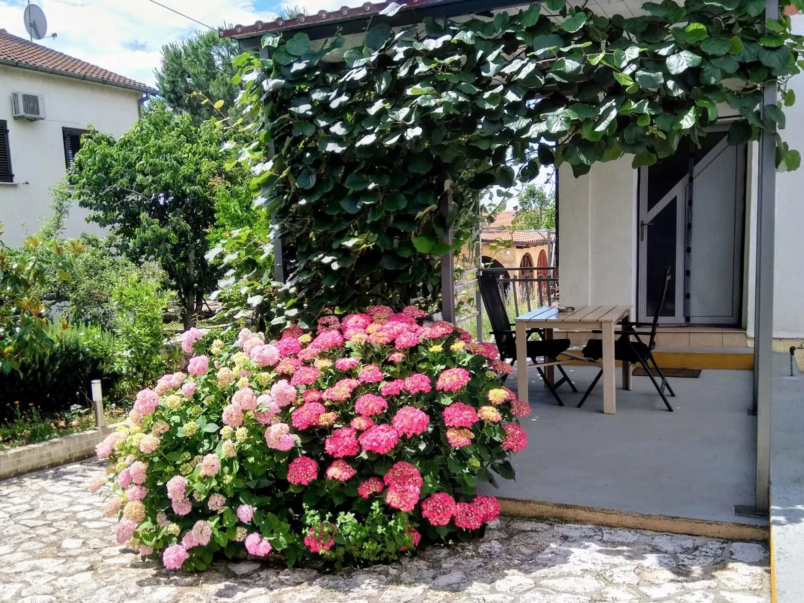 Anwesen "Krasno" mit Terrasse-Dehors