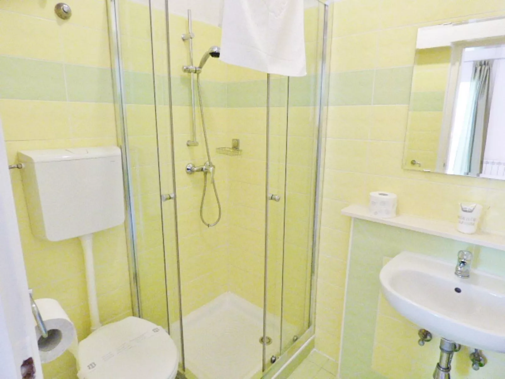 Kleines Apartment in der ersten Etage-Drinnen