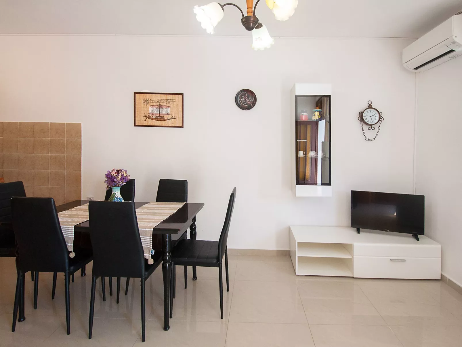 "Olia Green" mit Terrasse-Inside