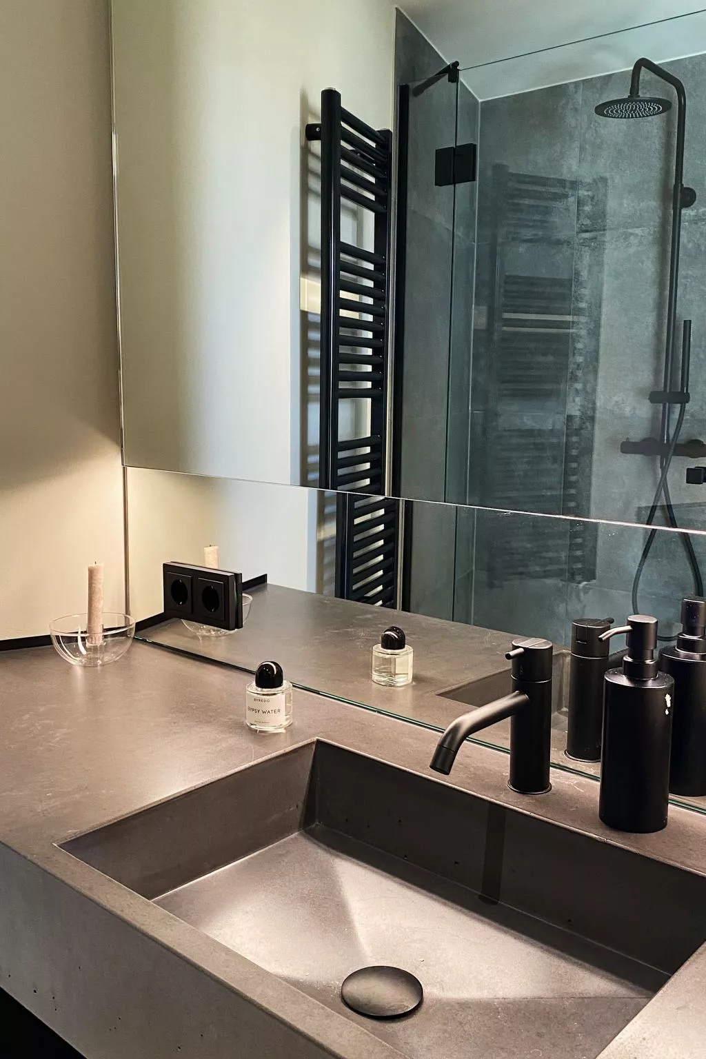 (VII) Cabin Cozy-Inside