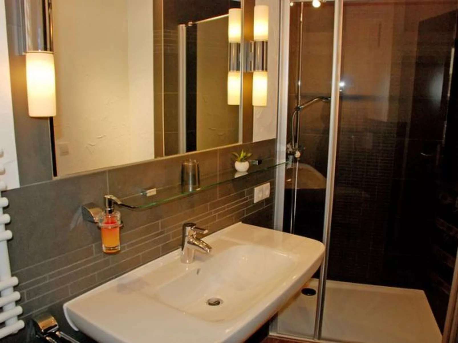 Ferienbungalow mit Terrasse und Seeblick in Sellin-Inside