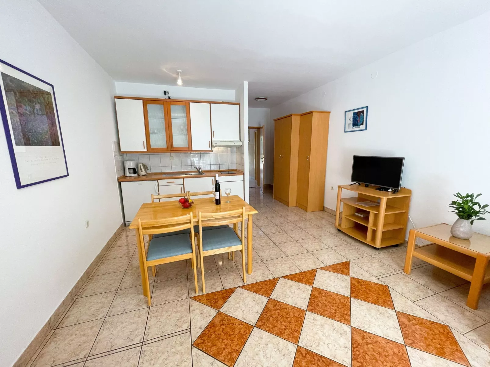 Wohnung in Jadranovo mit Terrasse, Garten und gemeinschaftlichem Pool - Drinnen