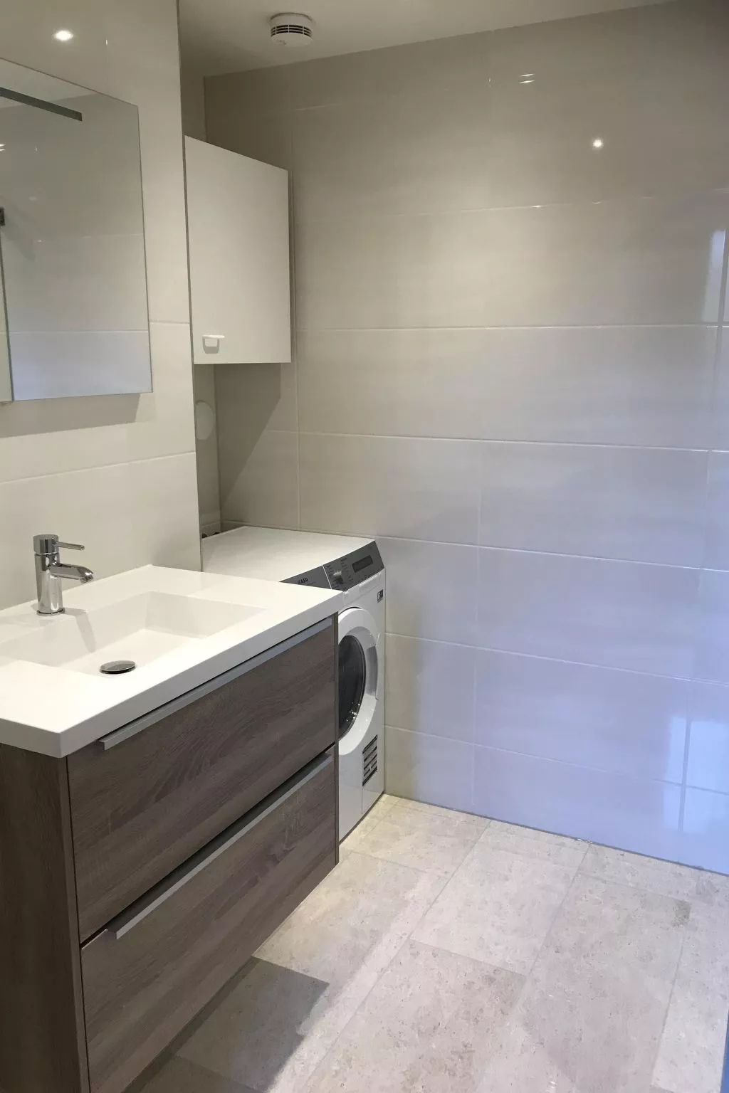 Mit Außen-Sauna und Außen-Whirlpool-Dedans