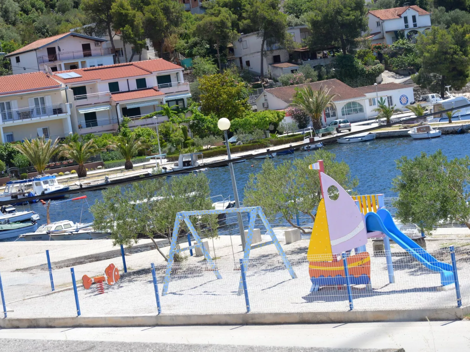 Schöne Wohnung in Poljica mit privatem Parkplatz-Outside