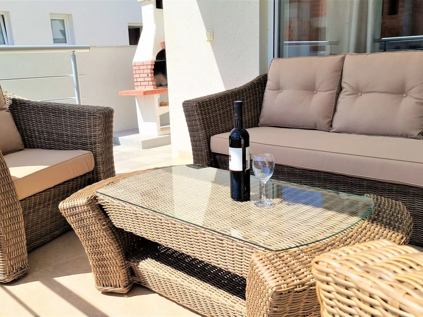 Erdgeschoss-Ferienwohnung mit Garten und Pool-Inside