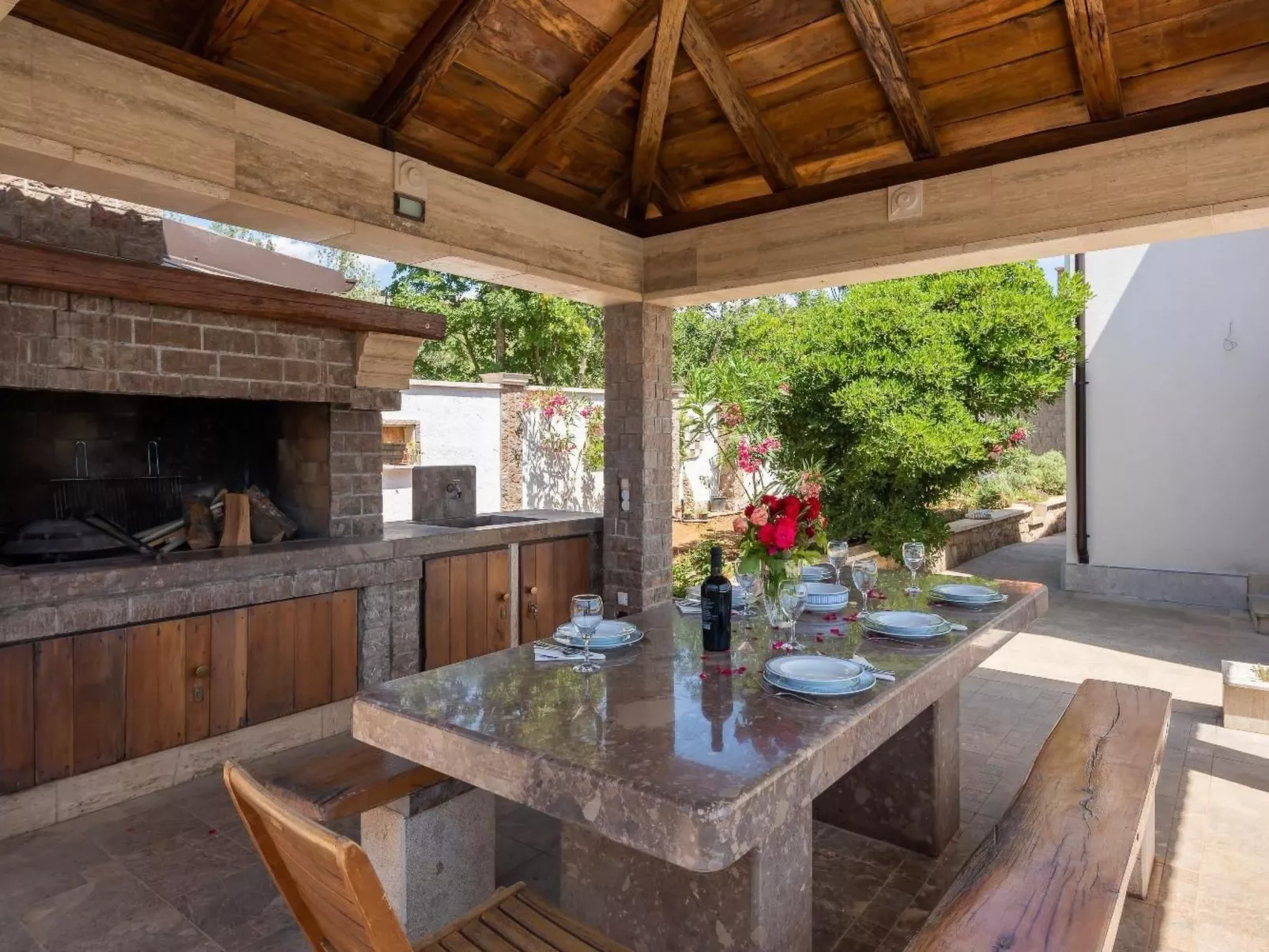 Rustikale Ferienvilla Pomalo-Dehors